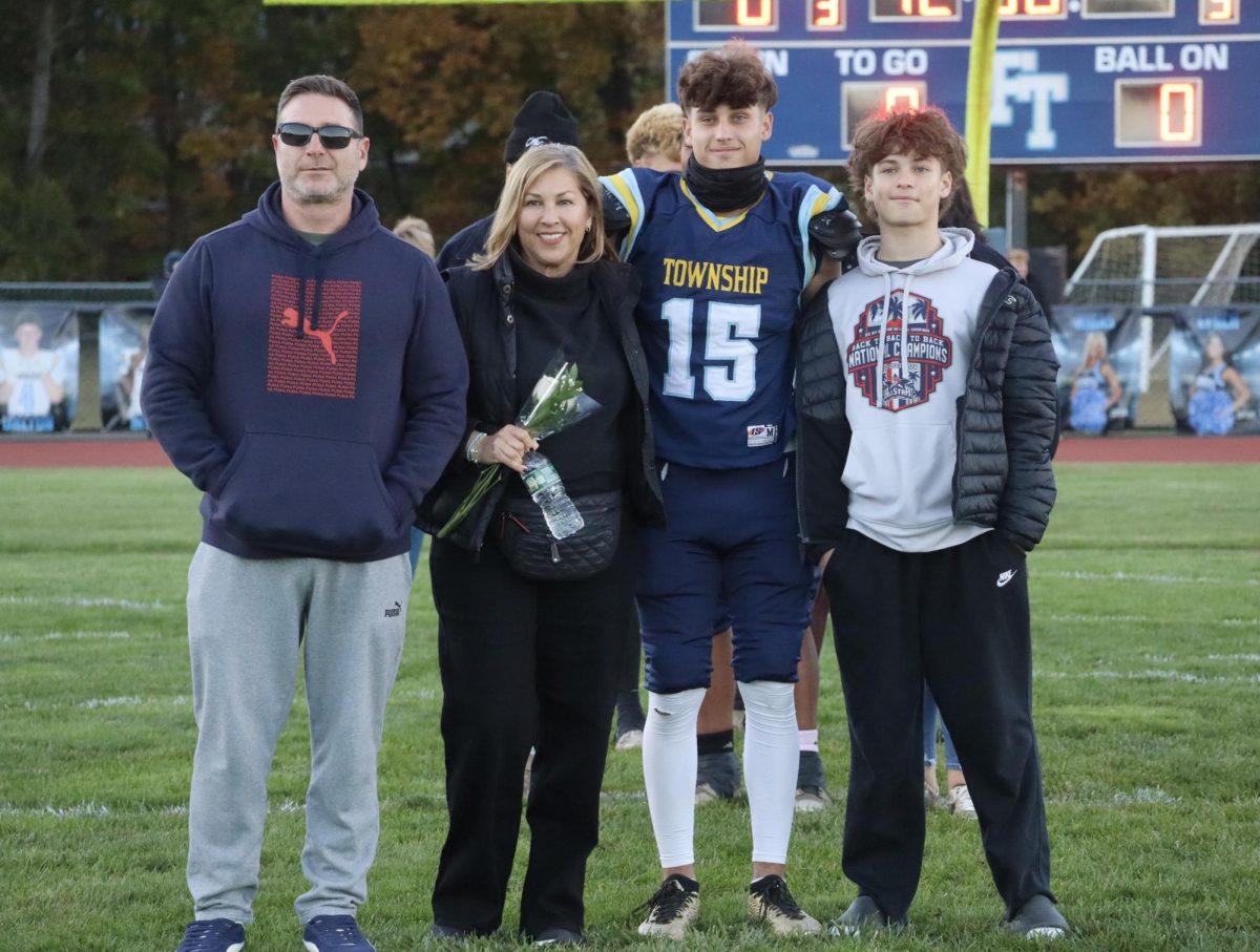 FTHS Football, Band, Cheer Senior Night Family Photo Gallery